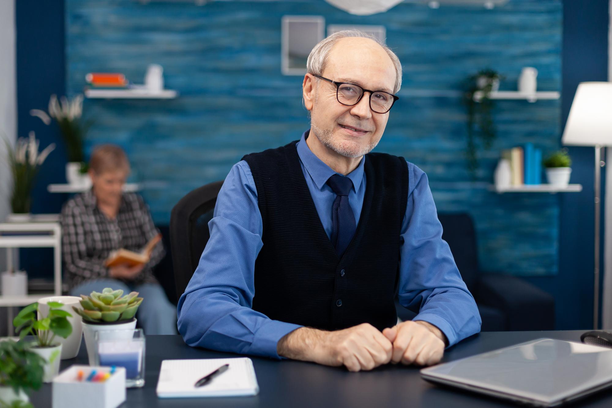 Portrait: Senior Financial Consultant